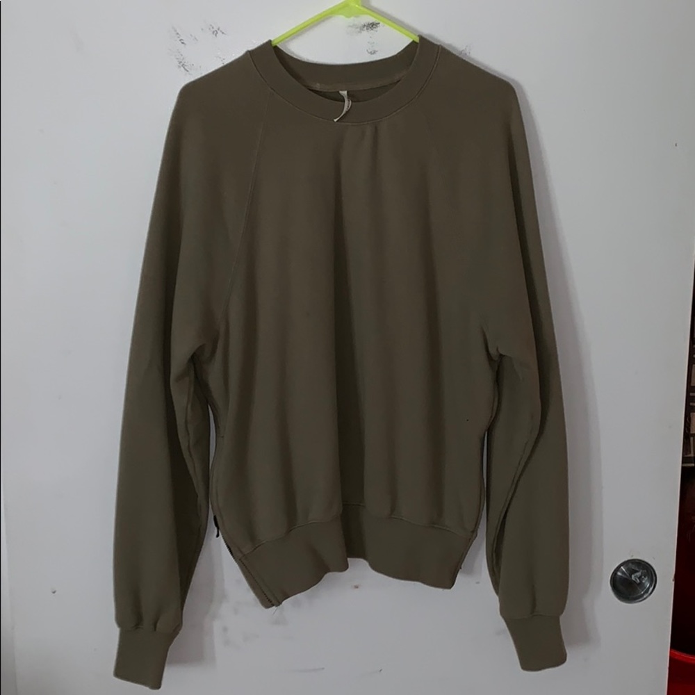 Fog fear of god essentials crew neck size small